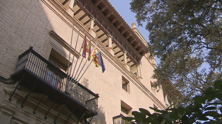 Balcón del Ayuntamiento de Huesca.