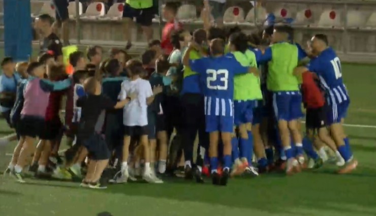 Los jugadores de la SD Ejea celebran su pase a los cuartos de final de la Copa Federación.