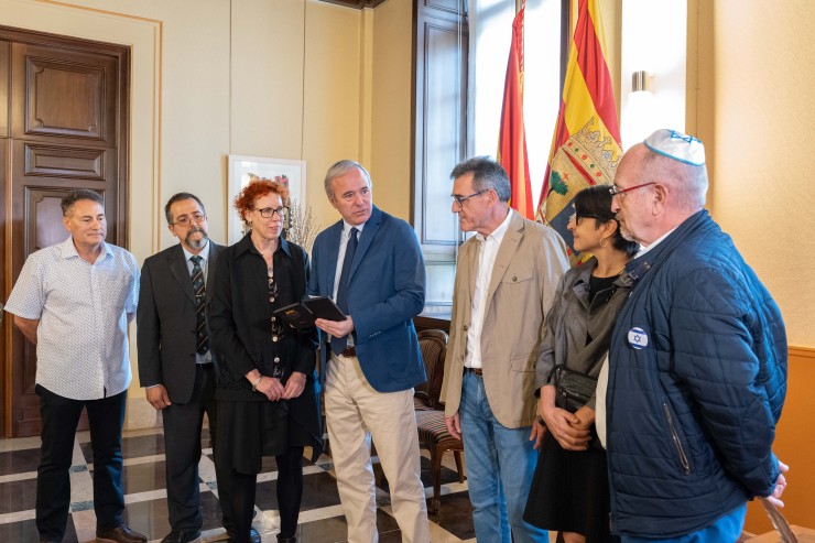 Reunión entre el presidente de Aragón, Jorge Azcón, y la asociación Sefarad. / Gobierno de Aragón