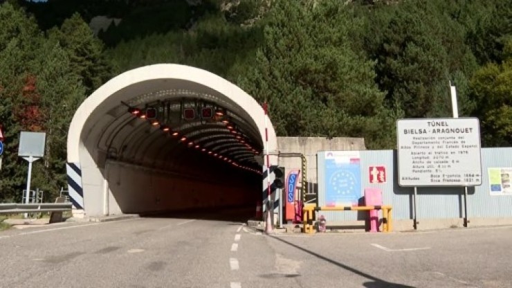 El túnel de Bielsa lleva tres años cerrado entre las 00:00 y las 6:00.
