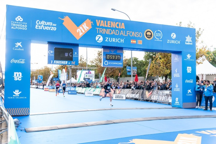 Carlos Mayo batió en Valencia el récord de España de media maratón.