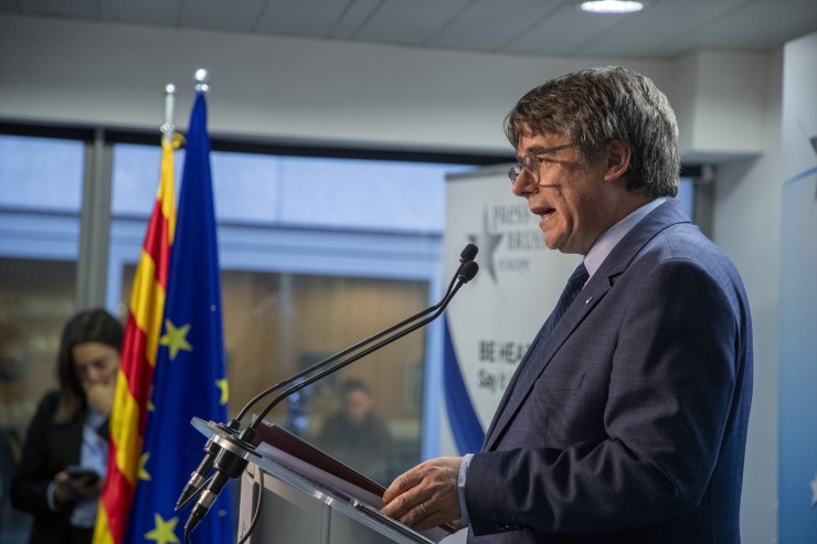 Carles Puigdemont durante la rueda de prensa para explicar el acuerdo entre PSOE y Junts para la investidura. / Europa Press