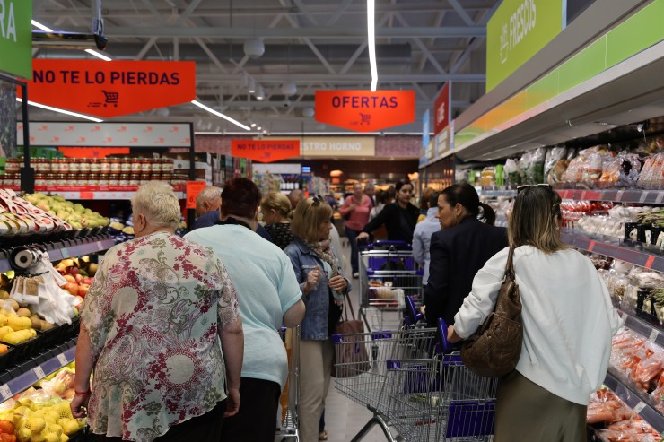 Imagen de archivo de un supermercado en anteriores campañas de recogida de alimentos. / Europa Press