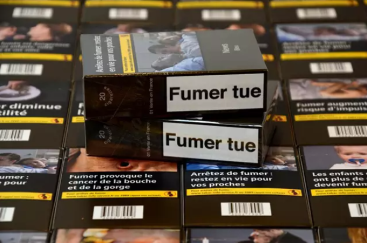 Francia elevará a 12 euros el precio de la cajetilla de tabaco y ampliará los lugares sin humo. / Europa Press