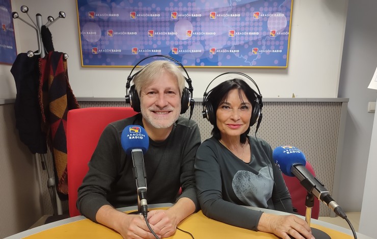 Gaizka Urresti y Elisa Múgica  en los estudios de Aragón Radio en Teruel
