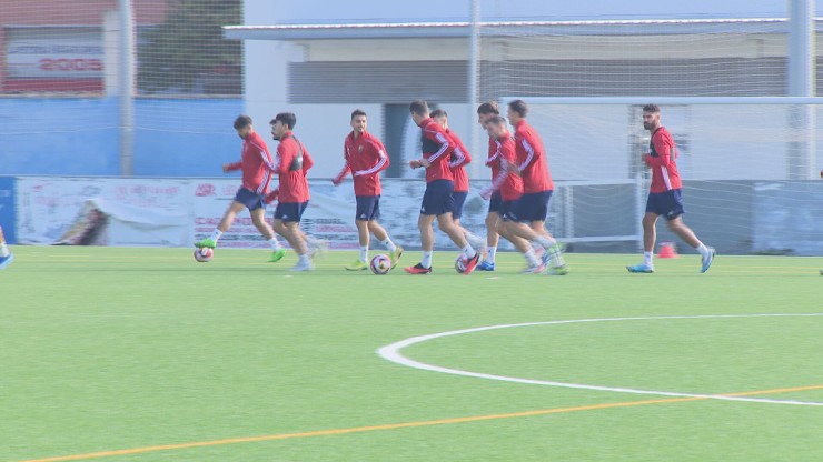 Los jugadores del CD Teruel durante el entrenamiento del miércoles. Foto: Aragón Deporte