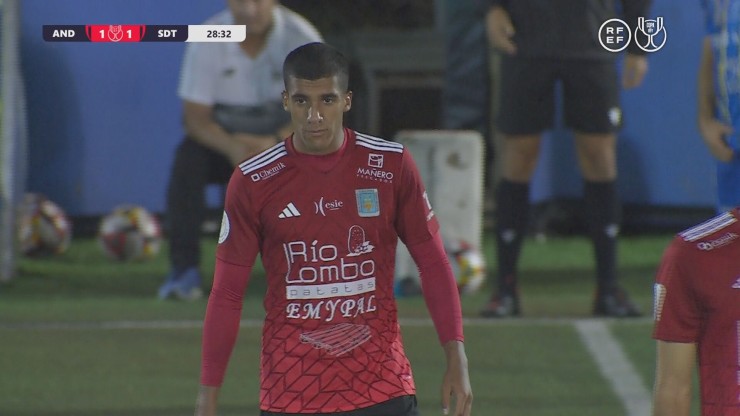Mounir, tras marcar el primer gol del Tarazona en el partido.