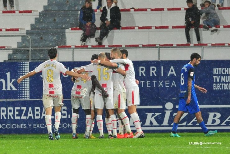 Los jugadores del Huesca celebran el gol de la victoria ante el Amorebieta. Foto: LaLiga