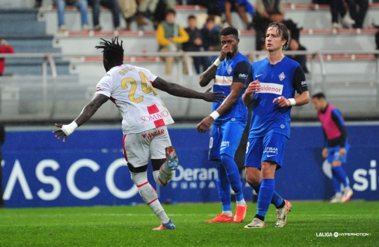 Samuel Obeng celebra el gol de la victoria ante el Amorebieta. Foto: LaLiga