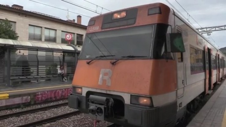 Un tren de Rodalies en la estación de La Garriga