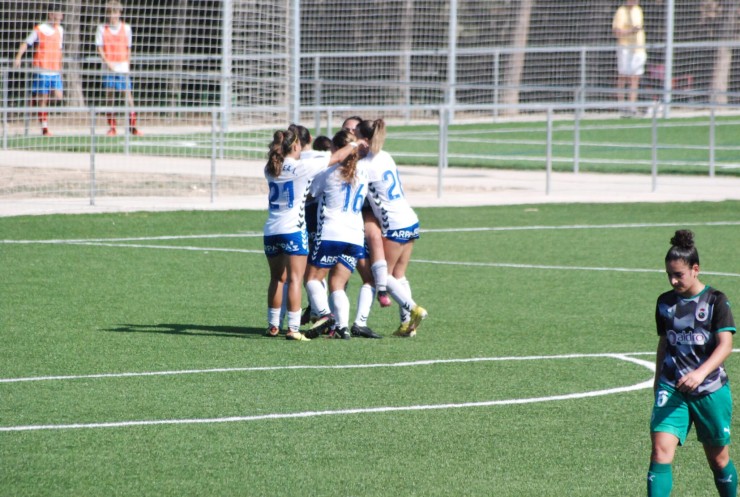 Las jugadoras del Zaragoza CFF celebran un gol en un encuentro reciente.