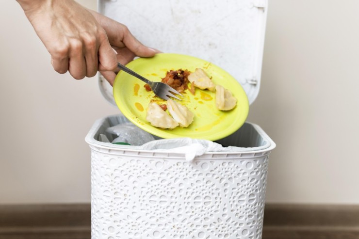 Tres de cada cuatro hogares tiran alimentos a la basura según el Ministerio de Agricultura.