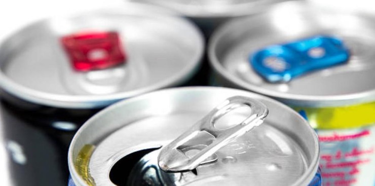 Un grupo de trabajo valorará la posible normativa sobre la venta de bebidas energéticas a menores. / Getty Images-iStockphoto