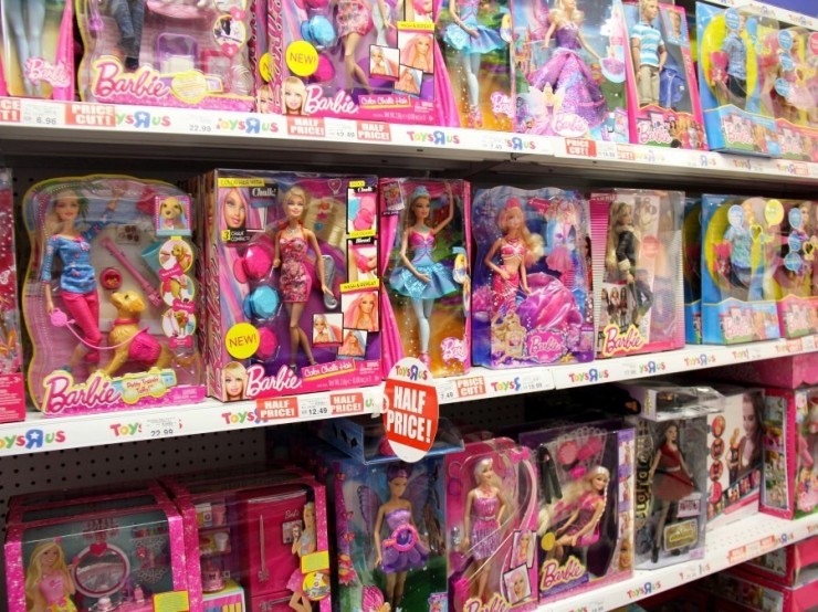 Mattel, fabricante de Barbie, asegura que vende tres muñecas cada segundo.