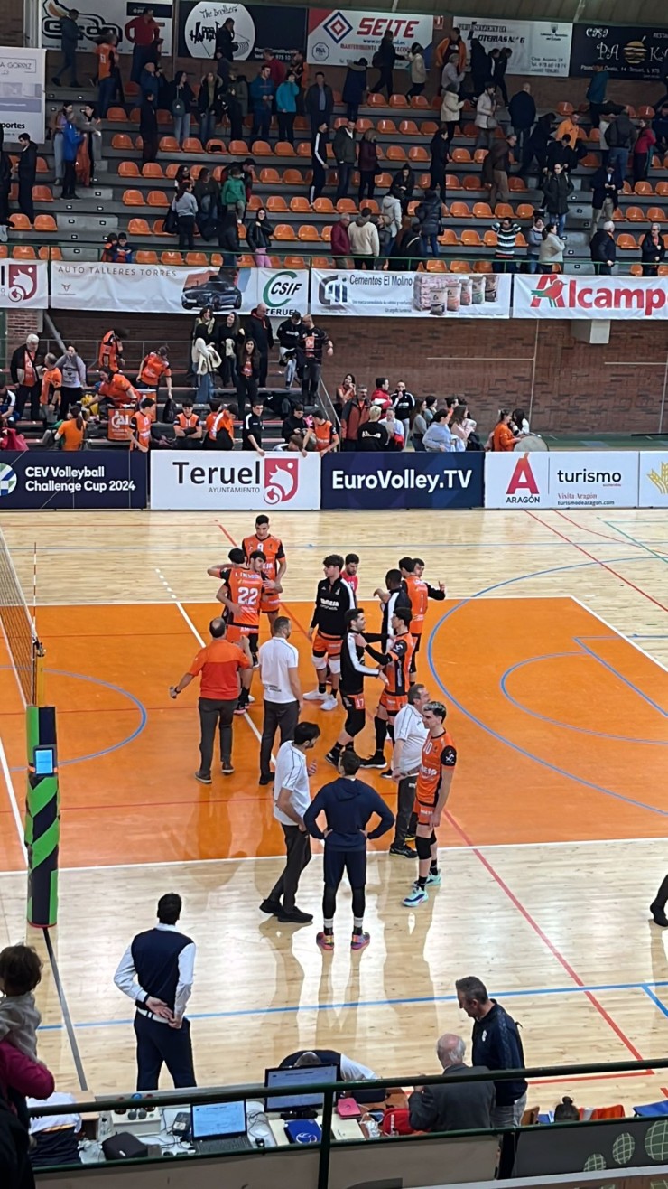 Celebración del Pamesa Teruel Voleibol tras el partido. Foto: Aragón Deporte