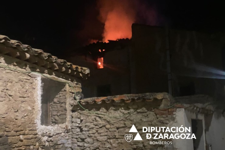 El incendio comenzó en una vivienda en la calle La Jota de Belmonte de Gracián (Zaragoza). / DPZ