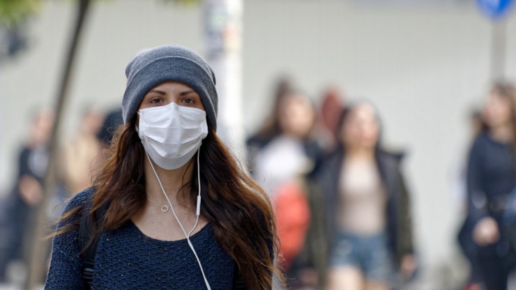 El Ministerio de Sanidad recomienda usar mascarilla en caso de padecer síntomas compatibles con una infección respiratoria. / Pixabay
