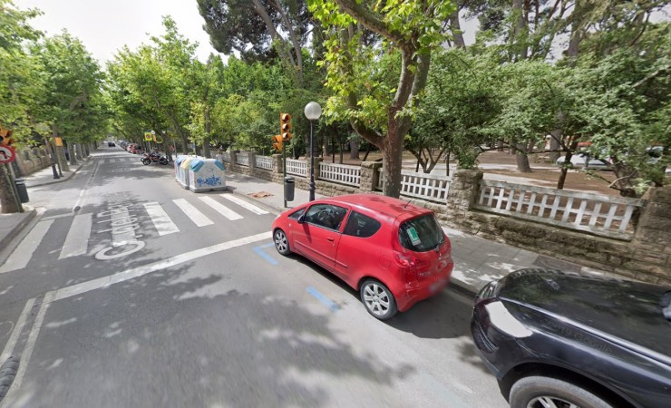 La mujer ha sido atropellada en un paso habilitado para peatones en la calle del Parque de Huesca. / Google Maps