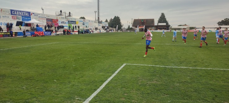 Soule celebra el primer gol del Barbastro en el duelo ante el Brea. Foto: UD Barbastro