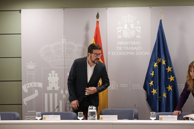 El secretario de Estado de Trabajo, Joaquín Pérez Rey, a su llegada a la mesa de diálogo. / Ministerio de Trabajo