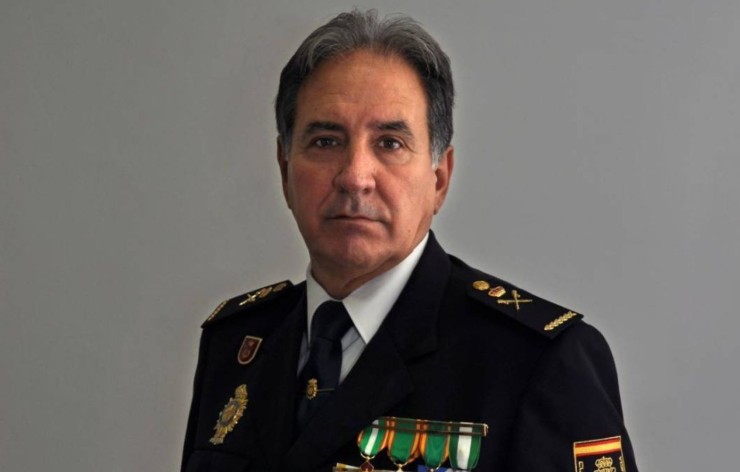 Luis Fernando Pascual ha recibido varias condecoraciones y la medalla al mérito profesional de plata del Ayuntamiento de Zaragoza./ Policía Nacional