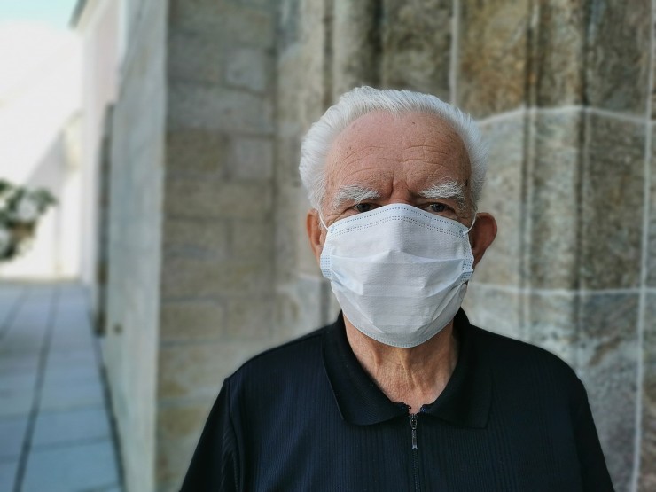 La salud de los mayores y la amenaza de una pandemia, son la base de las principales desinformaciones. / Pixabay