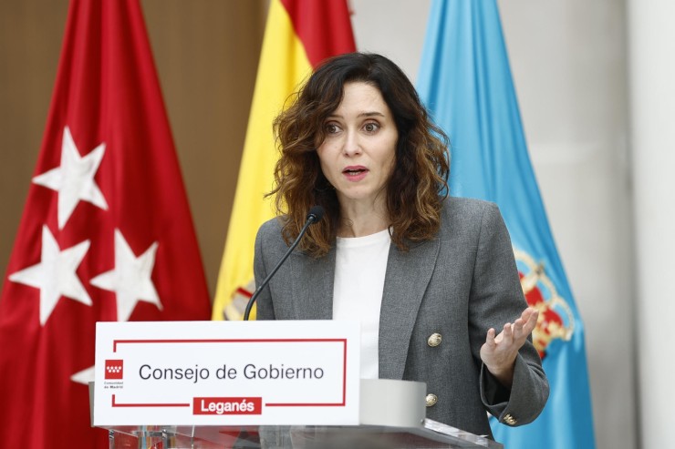 La presidenta de la Comunidad de Madrid durante su rueda de prensa. / EFE. Rodrigo Jiménez