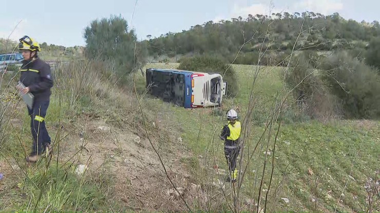 El autobús accidentando este lunes en Mallorca.