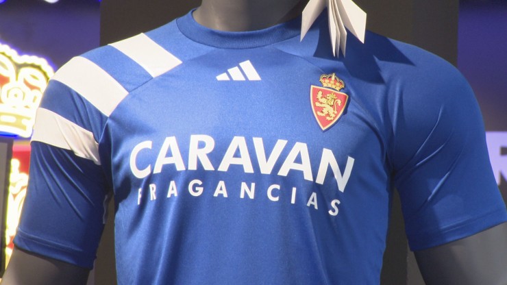 Primer plano de la camiseta zaragocista. Foto: Aragón Deporte