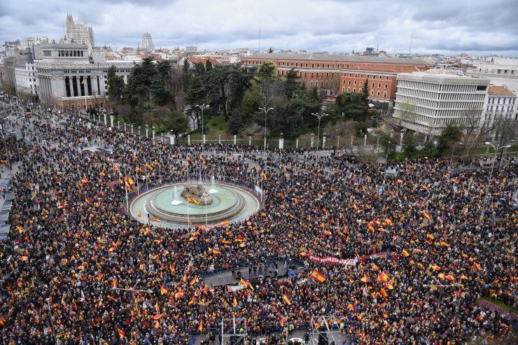 Vista de la plaza de la Cibeles de Madrid en un momento de la manifestación. (Fernando Sánchez / Europa Press)