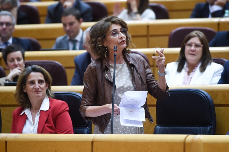 La vicepresidenta primera del Gobierno y ministra de Hacienda, María Jesús Montero, durante una sesión de control al Gobierno. / Europa Press