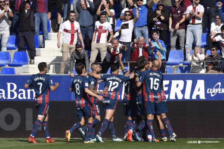 Los jugadores de la SD Huesca celebran un gol ante el Burgos. Foto: LaLiga