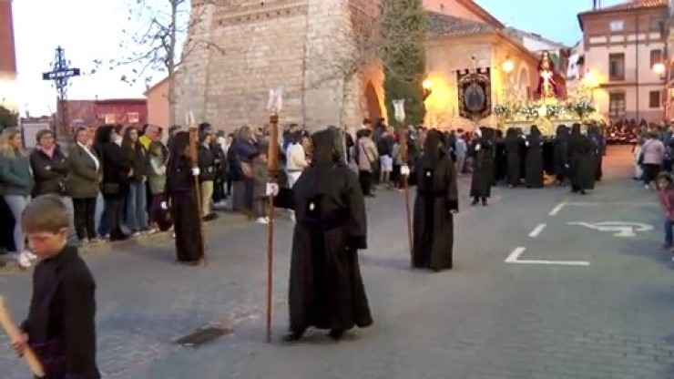 Las cofradías comienzan a desfilar en Teruel.