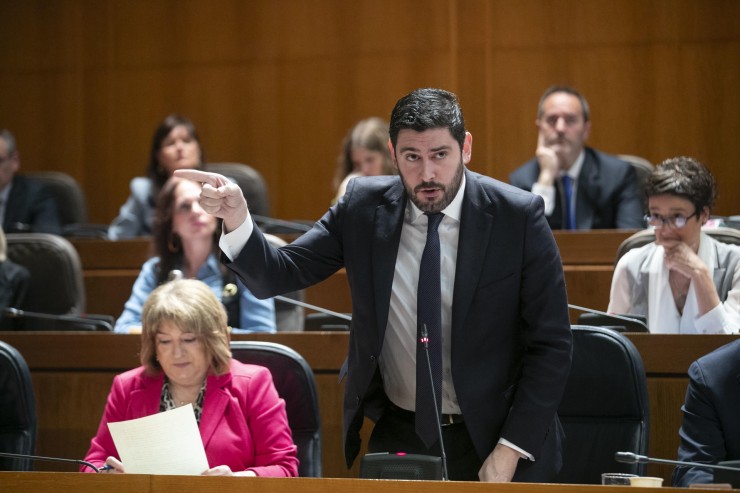 El vicepresidente del gobierno de Aragón, Alejandro Nolasco (Vox) interviene este jueves en el pleno de las Cortes regionales en Zaragoza