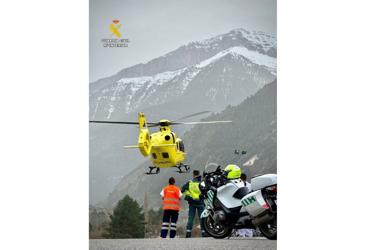 El motorista ha sido evacuado en helicóptero hasta un hospital zaragozano. | Guardia Civil