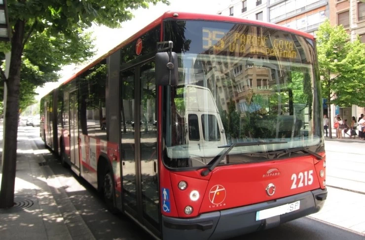 Un autobús de transporte público de Zaragoza.