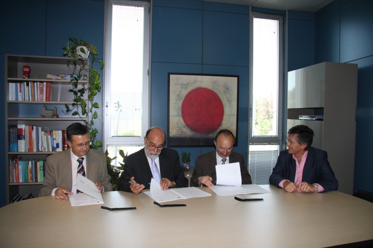 Jose Ignacio Hernández, Jose Enrique Ocejo, Ramón Tejedor y Pepe Quílez en la firma del convenio