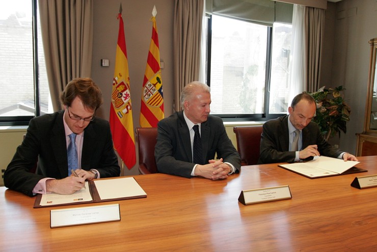 Firma del convenio  de la CARTV con la Fundación Manuel Giménez Abad