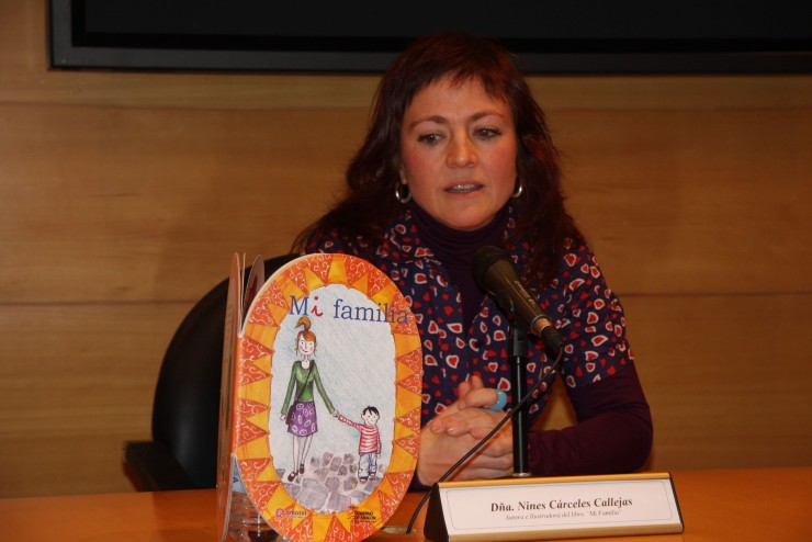 Nines Cárceles, autora e ilustradora del libro