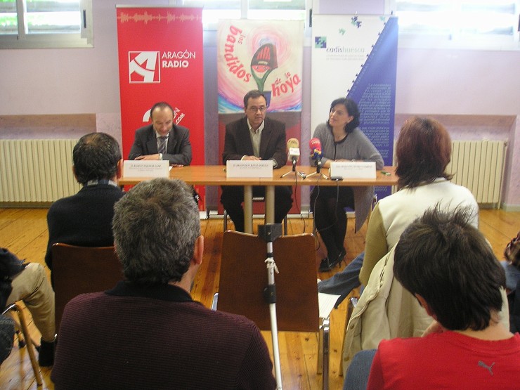 2009-04-29-Firma convenio Aragón Radio-CADIS Huesca