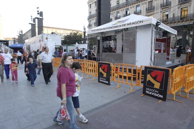 Set de Aragón Televisión en la Plaza del Pilar (07/10/06)