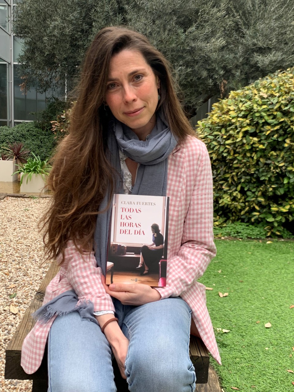 Imagen Clara Fuertes nos presenta su nueva novela "Todas las horas del día", en Aragón Radio