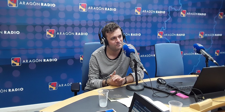 Imagen Entrevista a Jorge Martínez en uno de los estudios de Aragón Radio (2019) [plano 1]