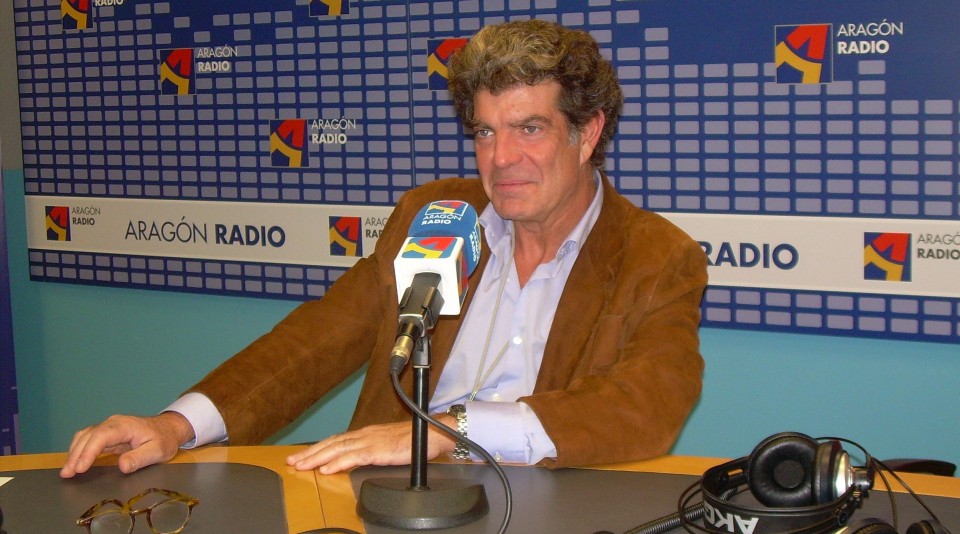 Imagen Juan Bolea en uno de los estudios de Aragón Radio