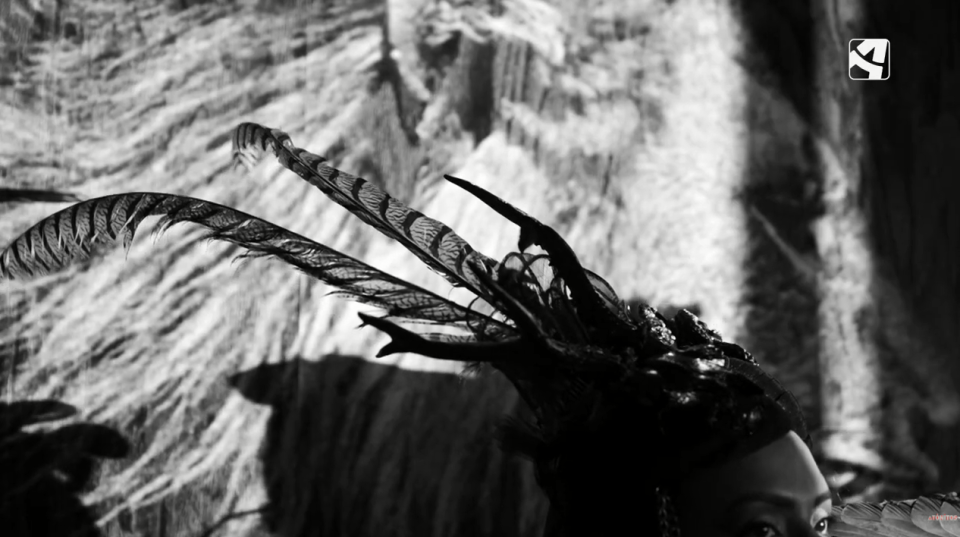 Imagen Mantis London en Atónitos Huéspedes