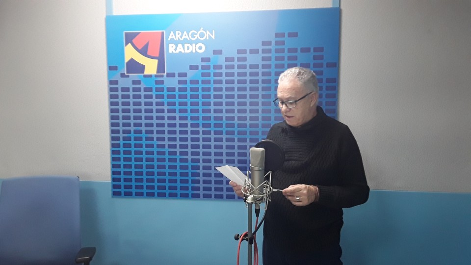 Imagen Lectura poética de Alejandro Regueiro, en Aragón Radio [plano 1]