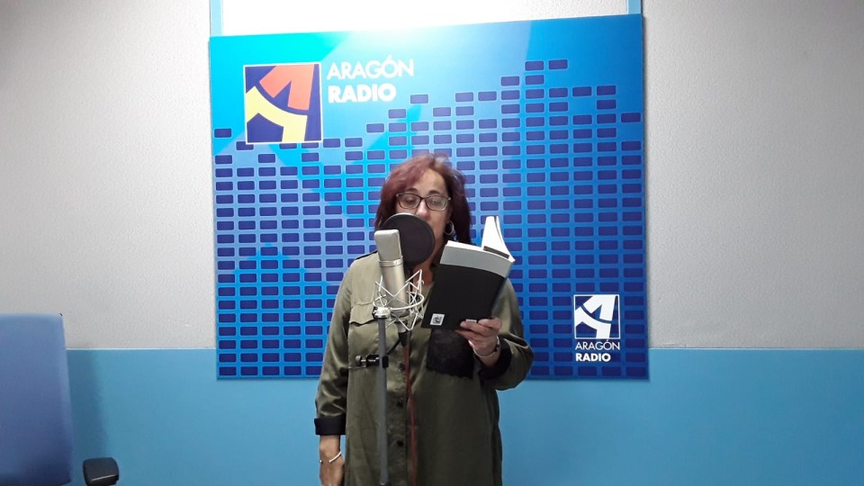 Imagen Entrevista a la conocida escritora y periodista, Ana Rioja, en Aragón Radio [plano 1]