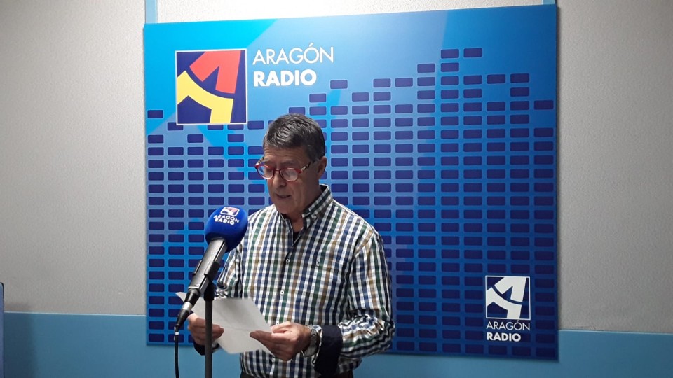 Imagen Félix Teira Cubel en el estudio de Aragón Radio [plano 3]