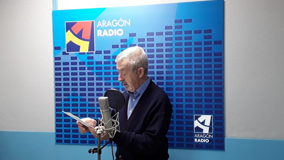 Imagen Francisco Javier Aguirre en una entrevista realizada en uno de los estudios de Aragón Radio [plano 2]