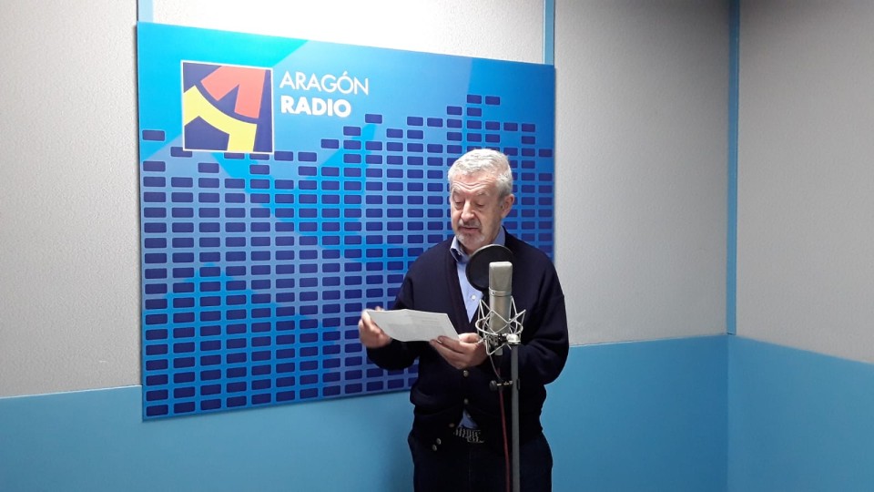 Imagen Francisco Javier Aguirre en una entrevista realizada en uno de los estudios de Aragón Radio [plano 1]